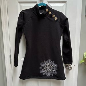 Jayli cotton asymmetric sweatshirt w/embroidered mandala